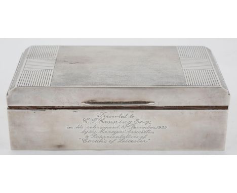 A GEORGE VI SILVER CIGARETTE BOX, THE LID ENGINE TURNED, THE FRONT ENGRAVED WITH A PRESENTATION INSCRIPTION, CEDAR LINED, 17.