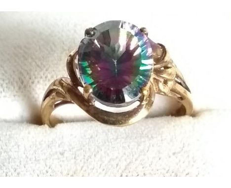 A 9ct yellow gold ring set with a mystic topaz stone, size P, 3.28g