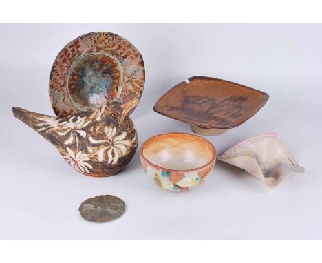 A group of studio pottery including a bird sculpture marked AA, a ceramic sand dollar, and more (6)