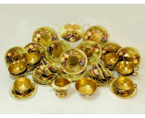 AYNSLEY. A collection of Aynsley Autumn Gold tea ware including teapot, cream jug, sugar bowl, 14 various cups, 14 saucers, 1