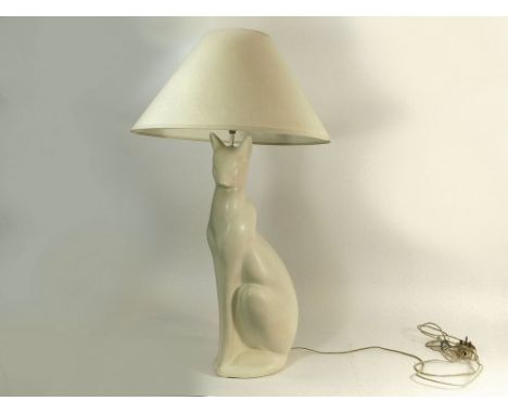 TABLE LAMP. A white painted plaster cat table lamp base with shade. Height incl. shade 80cm. WE CANNOT SHIP THIS LOT due to f