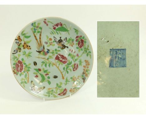 CHINESE DISH. A Chinese famille vert dish. Blue seal mark to base. 25cm.  WE CAN SHIP THIS LOT, but NOT if part of a large, m