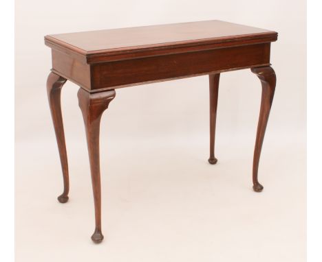A Georgian-style mahogany foldover card table - mid-20th century, the rectangular, moulded top swivelling to open, with stora