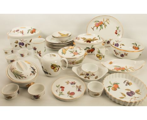 A good quantity of Royal Worcester dinnerware: three oval lidded tureens (the largest LWH 31 x 24 x 18 cm) and one circular (