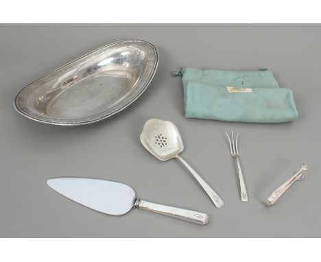An American sterling silver oval sweetmeat dish by Towle Silversmiths - stamped 'Louis XIV Patented Dec.23.1919 By Towle Ster