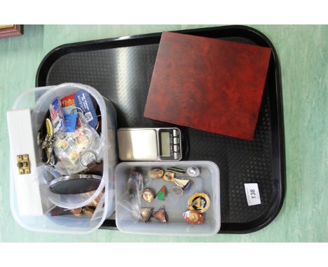 A tray with a tub of collectors badges, a tub of key rings, jewellers scales plus cased wine opening kit