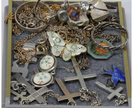 Assorted jewellery including a Norwegian silver gilt and enamel butterfly brooch by Hroar Prydz, various items marked 'silver
