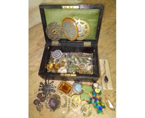 A leather bound jewellery box and contents comprising mainly vintage costume jewellery etc. 