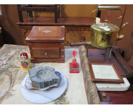 SUNDRY LOT INCLUDING TAPESTRY WALL HANGING, BRASS KETTLE, BRASS TRIVET, STORAGE BOX, ETC. 