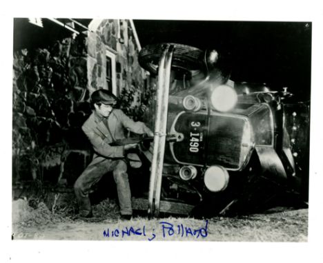 POLLARD MICHAEL J.: (1939-2019) American actor, an Academy Award nominee. Signed 10 x 8 photograph of Pollard standing in a f