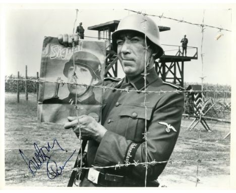 QUINN ANTHONY: (1915-2001) Mexican-American actor, Academy Award winner. Vintage signed 10 x 8 photograph of Quinn standing o