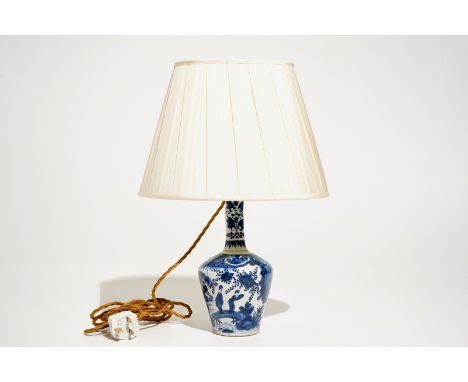 A Dutch Delft blue and white chinoiserie vase mounted as lamp, 18th C. H.: 50 cm (incl. the shade)  Please note that the fitt