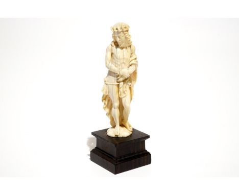 An ivory model of Christ standing, prob. Dieppe, 18/19th C. H.: 12,5 cm (incl. stand)  Provenance: The Van Herck collection, 