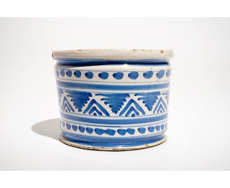 A blue and white maiolica ornamental albarello or ointment pot, The Netherlands, 17th C. H.: 11,5 cm - Dia.: 16 cm We have mo
