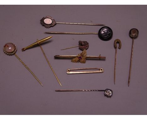 9CT GOLD BEE BROOCH, eight various stick pins ETC, the pins with various mounted tops including a torpedo