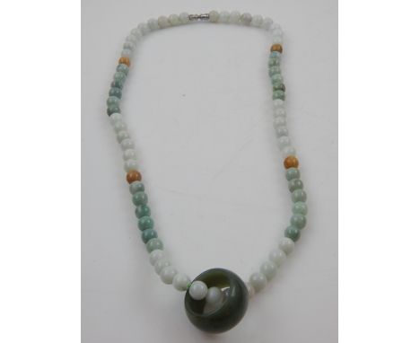 A Chinese green jadeite bead necklace, together with a jade ring (2)