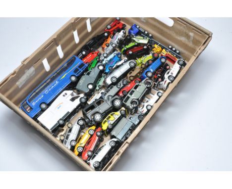 A tray of loose diecast models, to include various makers and scales as shown. 