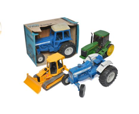 A group of larger scale diecast farm model issues including Ertl 1/12 Ford TW10 tractor plus others as shown. 