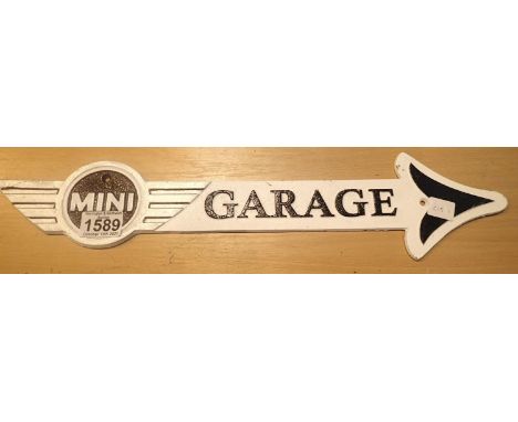 Cast Iron mini garage arrow shop sign, L 50 cm. P&amp;P Group 2 (£18+VAT for the first lot and £3+VAT for subsequent lots) 