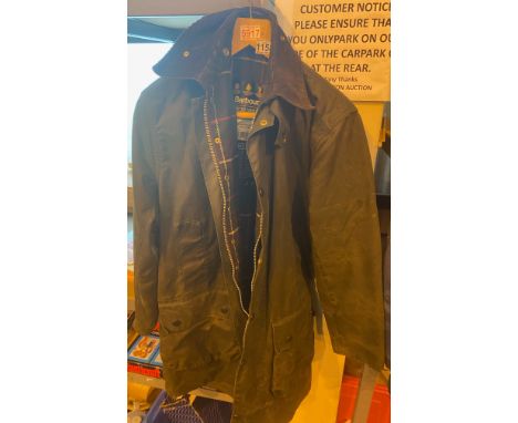 Barbour green Northumbria 400 wax coat size medium, chest 91 cm. P&amp;P Group 1 (£14+VAT for the first lot and £1+VAT for su