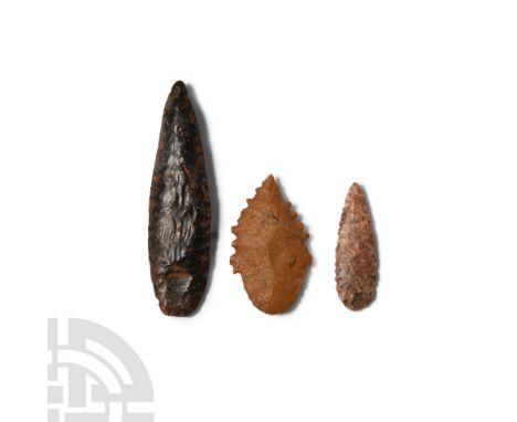Circa 2nd-7th century A.D. Comprising bifacial knapped arrowheads with two long and short leaf-shaped types in chert and a le
