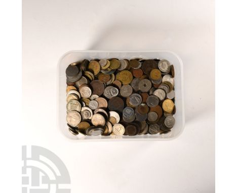 19th-20th century A.D. Group comprising: mixed modern world and pre-euro European base metal issues.   2.92 kg total.  Privat