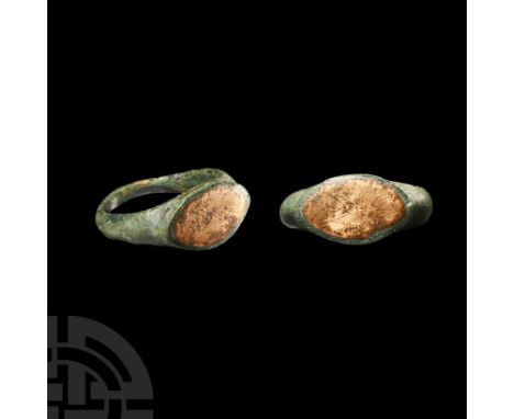 1st century B.C. With carinated hoop, elliptical bezel. Cf. Chadour, A.B., Rings. The Alice and Louis Koch Collection, volume