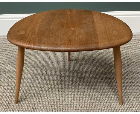 ERCOL LIGHT ELM SINGLE PEBBLE SHAPED THREE LEGGED TABLE, 36cms H, 49.5cms W, 34cms D