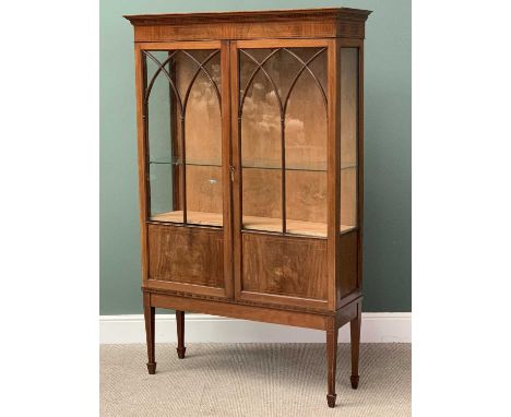 CIRCA 1900 BOXWOOD STRING INLAID MAHOGANY CHINA DISPLAY CABINET having twin glazed doors with Gothic arch beading and lower p