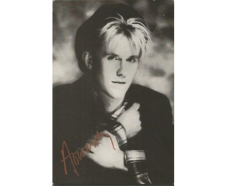 Howard Jones signed small b/w photo. 6x4 portrait photo with gold ink signature of the 80s pop star.  Good condition.   All i