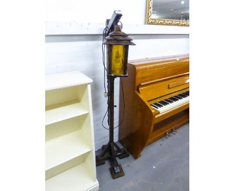 OAK GIBBET PATTERN STANDARD LAMP
