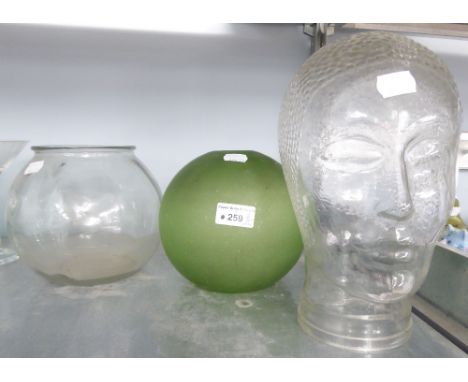 A LIFE-SIZE HOLLOW MOULDED GLASS HEAD, A GLASS FISH BOWL AND A GREEN GLASS GLOBULAR LIGHT SHADE (3) 