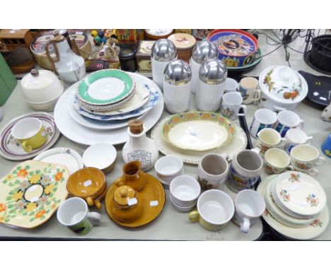 POTTERY TO INCLUDE; TEA AND DINNER WARES, STORAGE JARS, ROYAL WORCESTER 'EVESHAM' ETC..... 