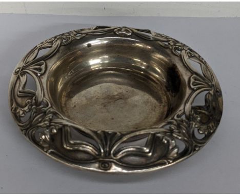 An Art Nouveau sterling silver embossed and pierced dish, total weight 83.9gLocation: 