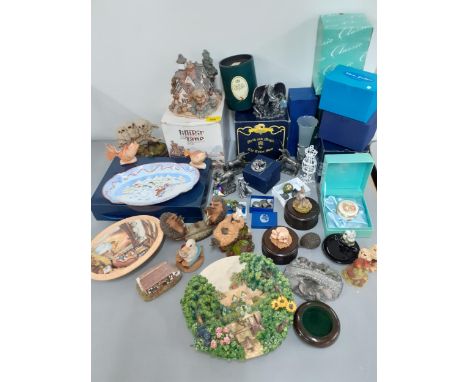 Collectables to include Myth & Magic pewter mystical models, Hedgies, Lilliput Lane houses and Border Fine Arts enamel wareLo