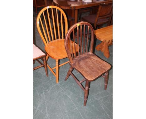 A pair of Ercol style spindle back chairs (P20033)