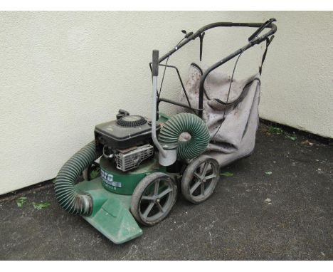 A pro Series KD vacuum with Briggs &amp; Stratton 5HP engine - Billy Goat Industries 
