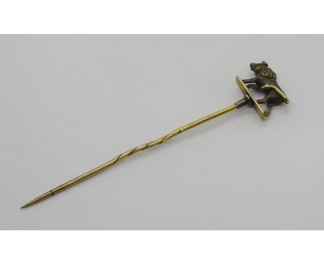 Yellow metal figural bull / Taurus stick pin, 2.8g 
