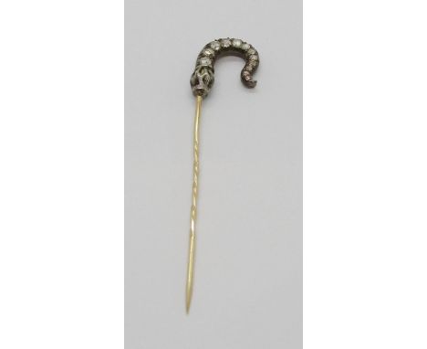 19th century yellow metal stick pin in the form of a shepherd's crook, set with graduated rose-cut diamonds, 3.3g 