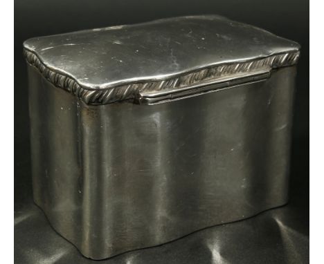 An early 20th century silver tea caddy with hinged lid, Birmingham 1905, 5.8oz,