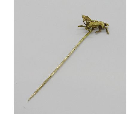 14ct figural stick pin modelled as a galloping horse, 1.8g 