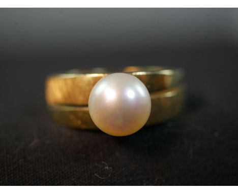 An 18ct yellow gold and cultured pearl dress ring, set to the centre with a round white cultured pearl, the front with engrav