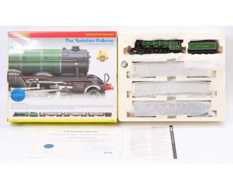 Hornby R2168 Train Pack ‘The Yorkshire Pullman’ comprising A3 loco &amp; tender ‘St.Simon’ no.E112, BR lighter green, with th