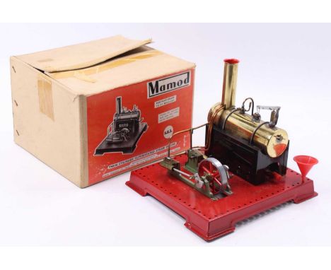 A Mamod SE3 live steam plant comprising of horizontal boiler with flywheel raised on tinplate base with accessories and leafl