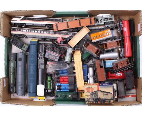 Tray of mixed unboxed locos &amp; rolling stock: Triang Britannia loco &amp; tender, Hornby class 91 with trailer and driving