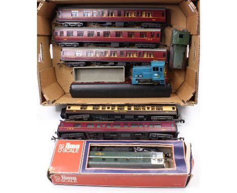Tray of mainly Lima 0-gauge items: 4 x LMS maroon coaches (E), one brown &amp; cream GWR coach (E), one BR diesel D6509 green