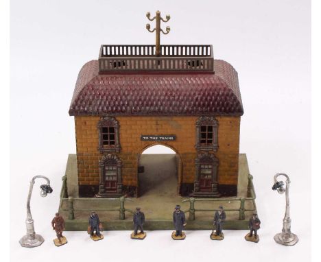 Pre-WW1 continental style station 24 x 16 x 26 cm, with removable roof and telegraph pole on the roof. Floor inside building 