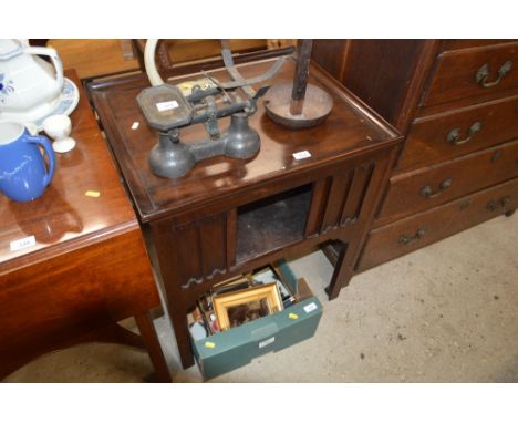 A George III mahogany tray topped bedside commode 