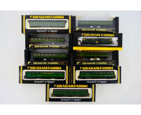 Graham Farish - A rake of nine boxed N gauge passenger coaches and rolling stock  in Southern green livery. Lot includes 0633