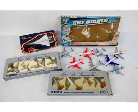 Corgi - Matchbox - Schabak - Lintoy - A collection of mainly boxed diecast model aircraft in various scales. Lot includes Cor